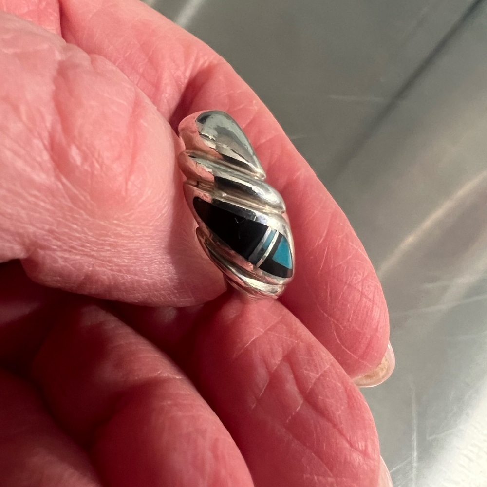 Sterling Silver Shrimp Style Dome Ring with Inlaid Stone - Picture 3 of 5